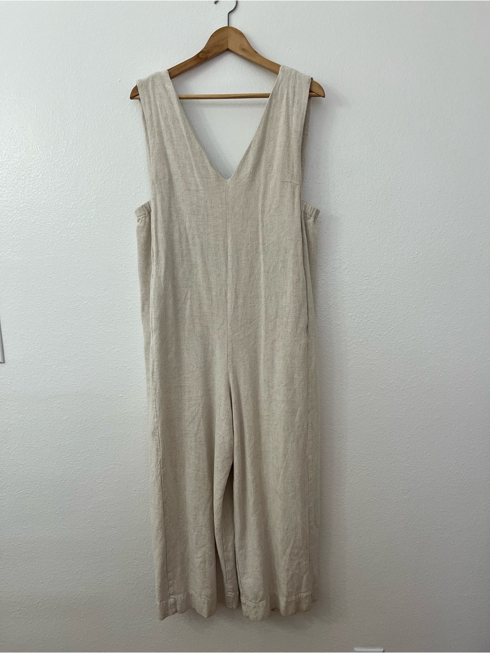 Sleeveless V-Neck Linen Cotton Cropped Jumpsuit - Cream